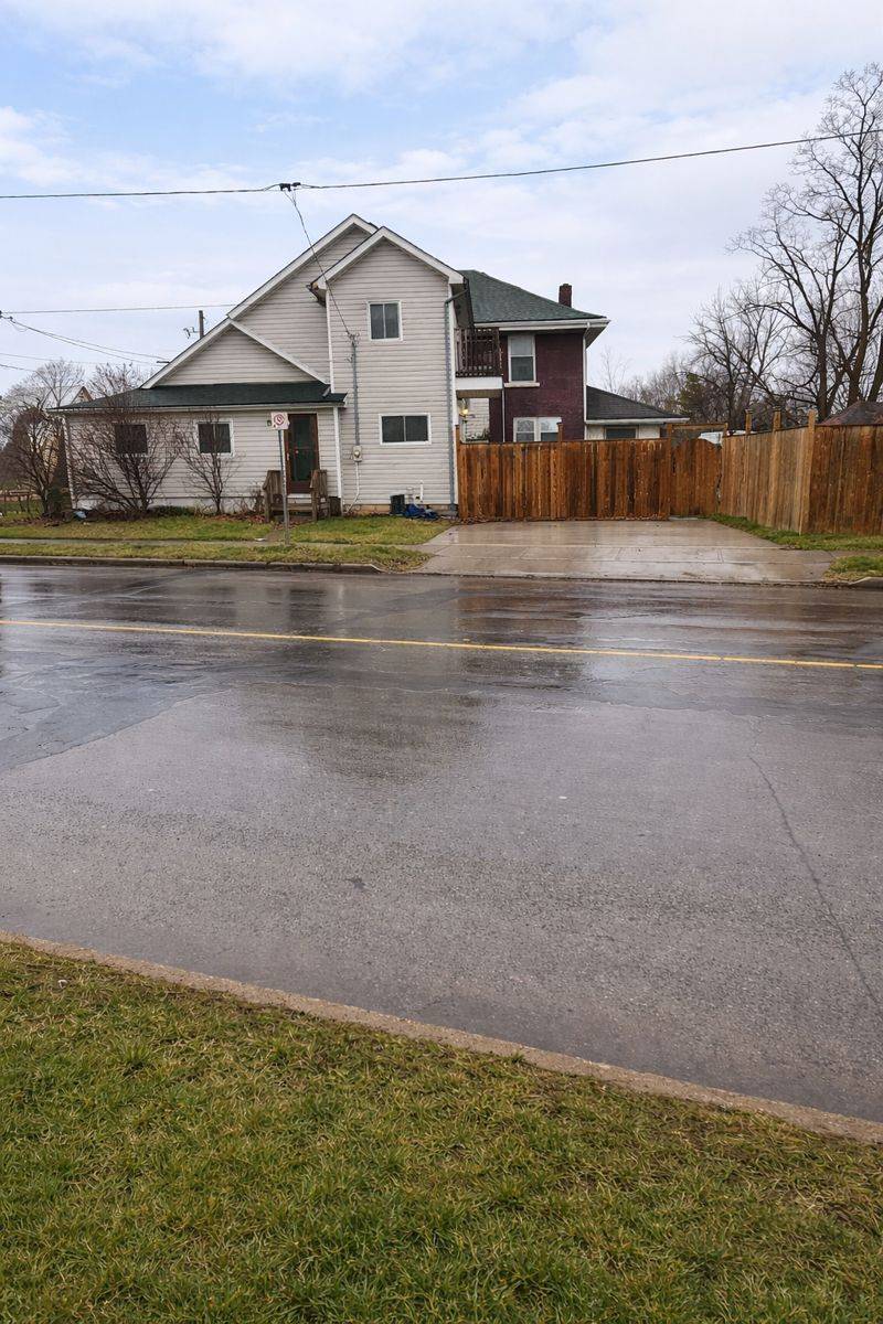 Welland, ON L3B 3V9,140 Dorothy ST