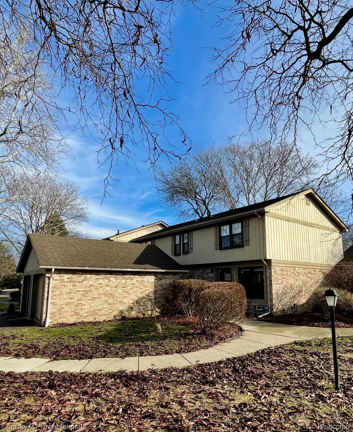 Rochester Hills, MI 48307,955 Sherwood Forest DR #52