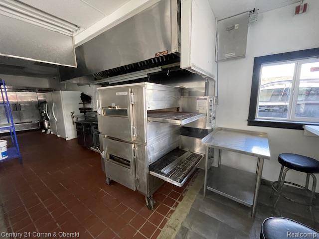 Waterford, MI 48328,2548 ELIZABETH LAKE RD