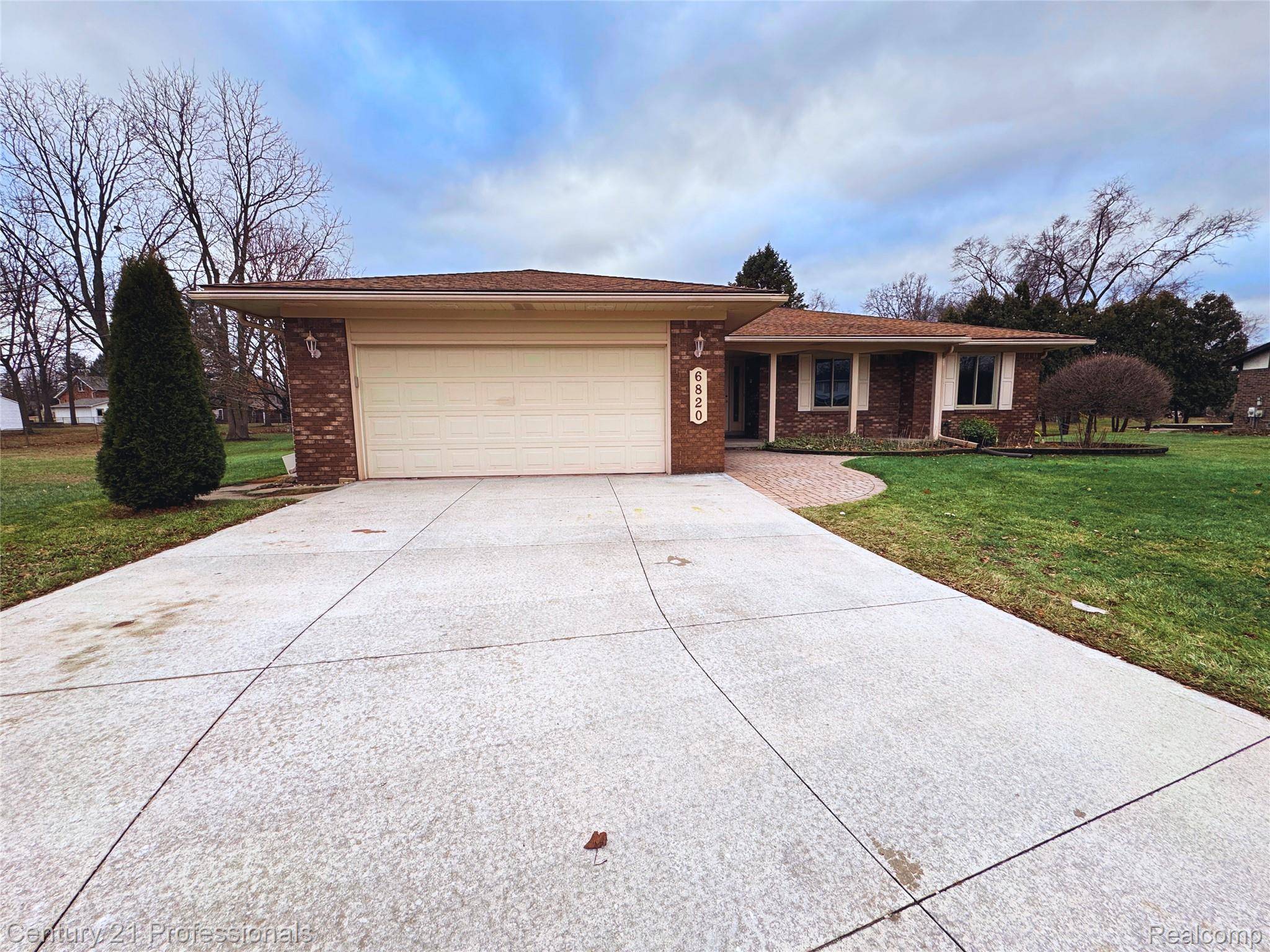 Troy, MI 48085,6820 Emerald Shores DR