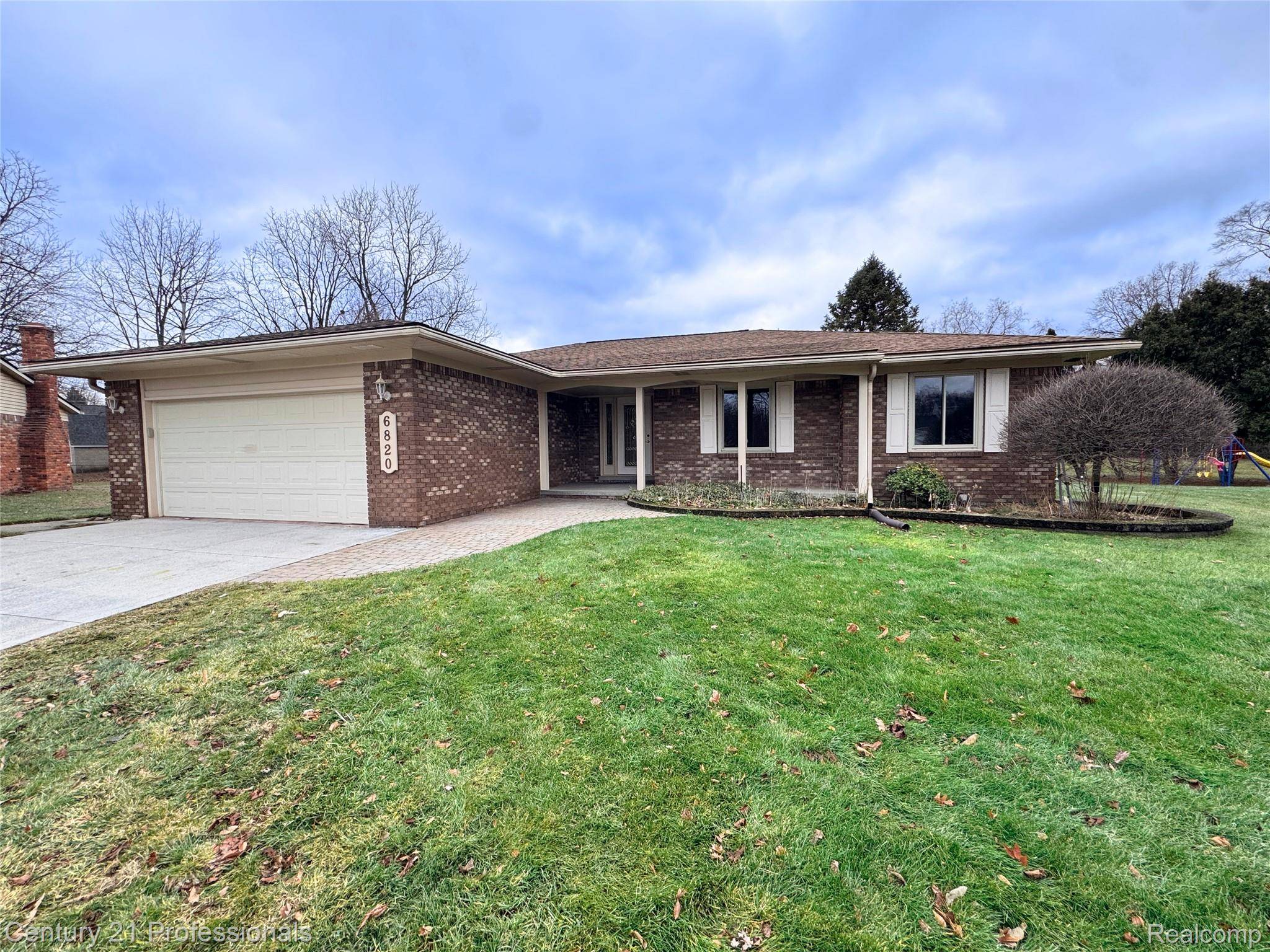 Troy, MI 48085,6820 Emerald Shores DR