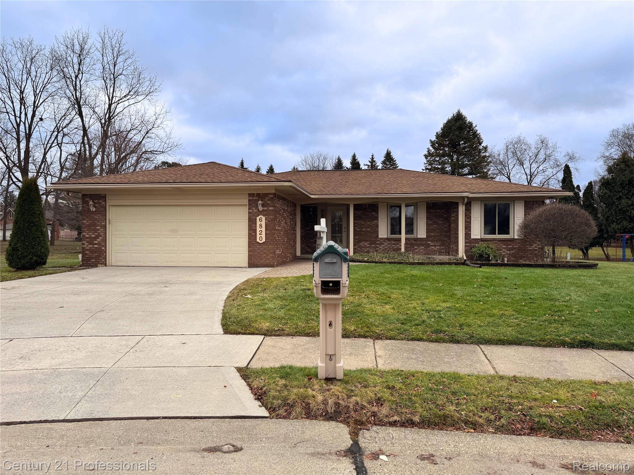 Troy, MI 48085,6820 Emerald Shores DR