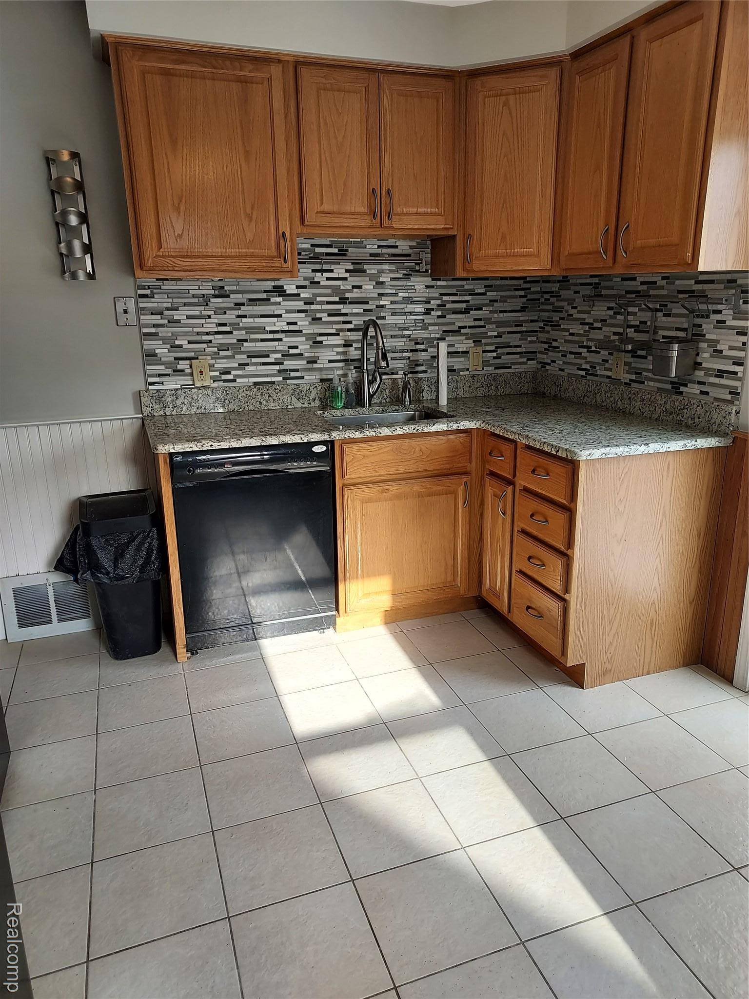 Royal Oak, MI 48073,3014 N Vermont AVE