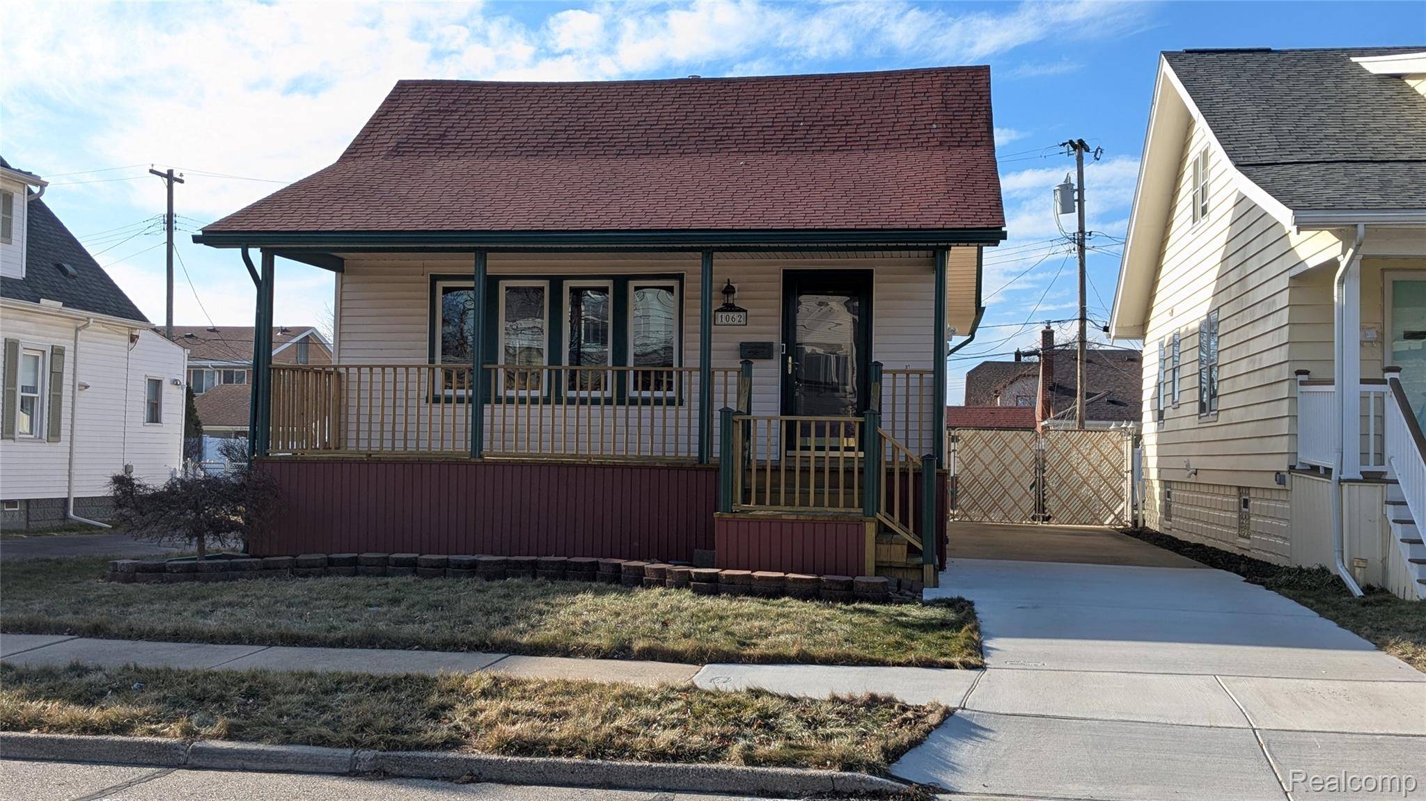 Wyandotte, MI 48192,1062 1st ST