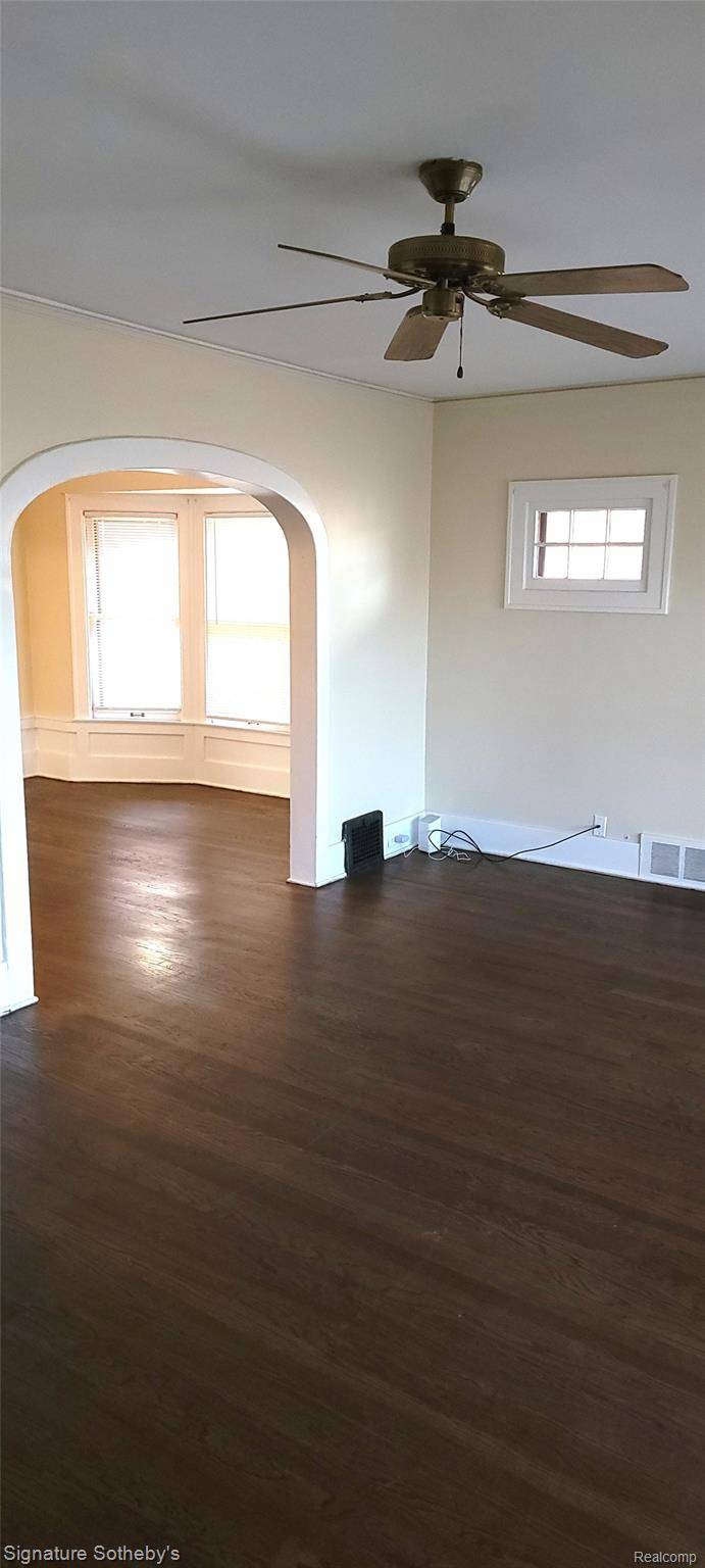 Grosse Pointe Park, MI 48230,1031 MARYLAND ST