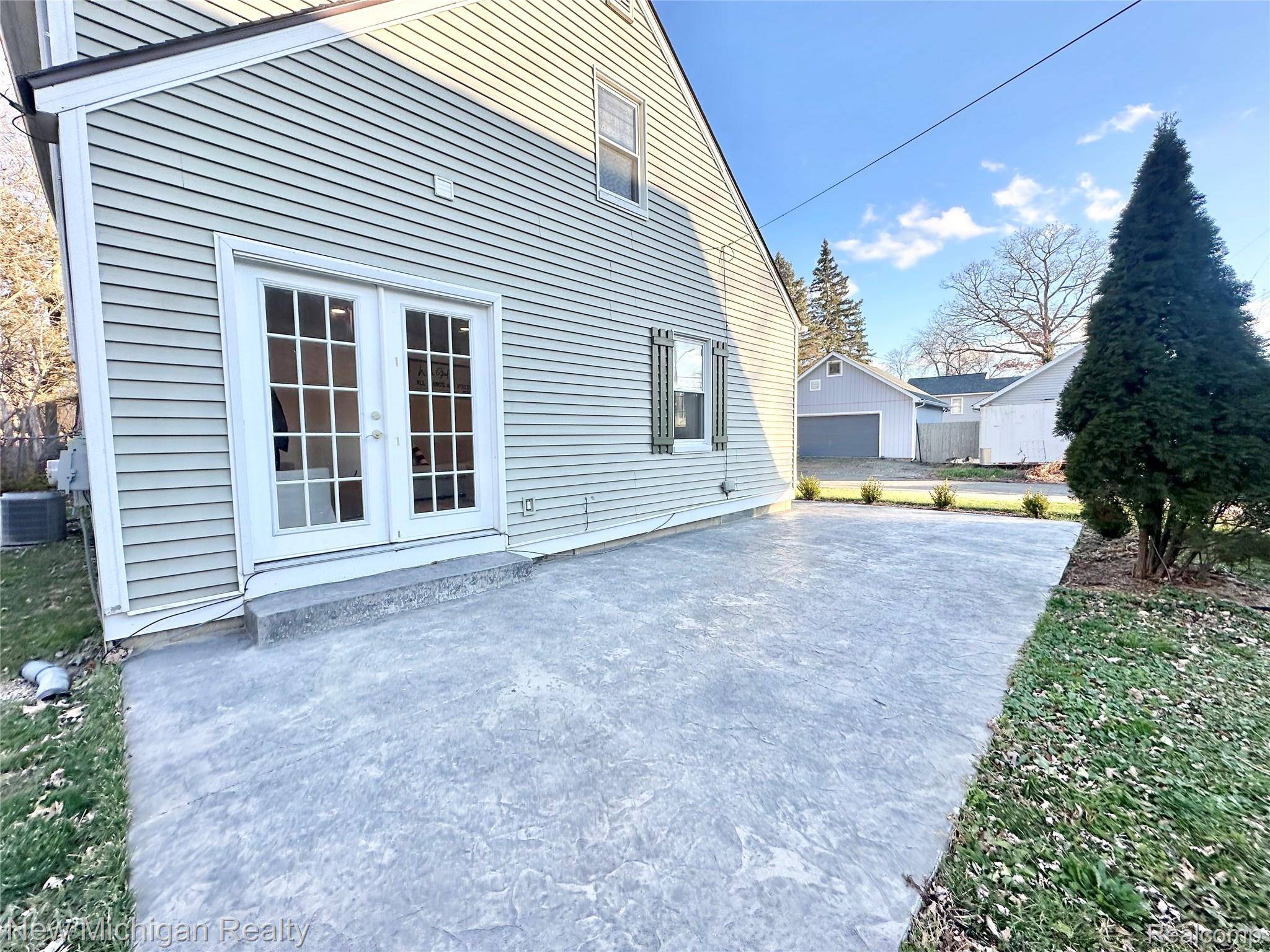 Fenton, MI 48430,2050 Pine ST