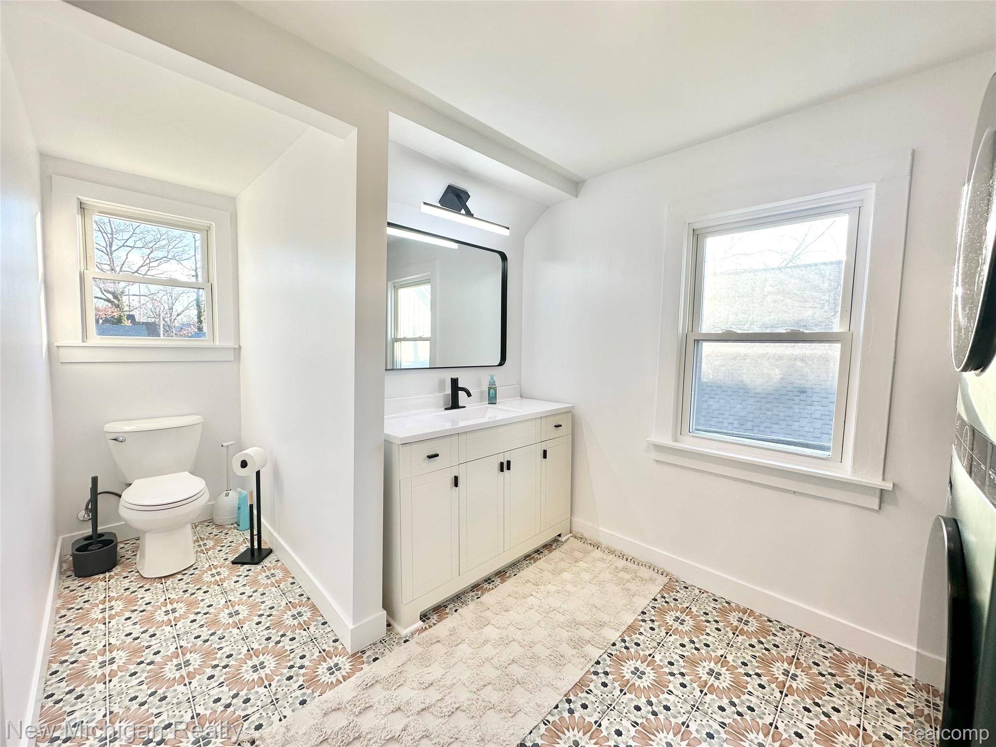 Fenton, MI 48430,2050 Pine ST