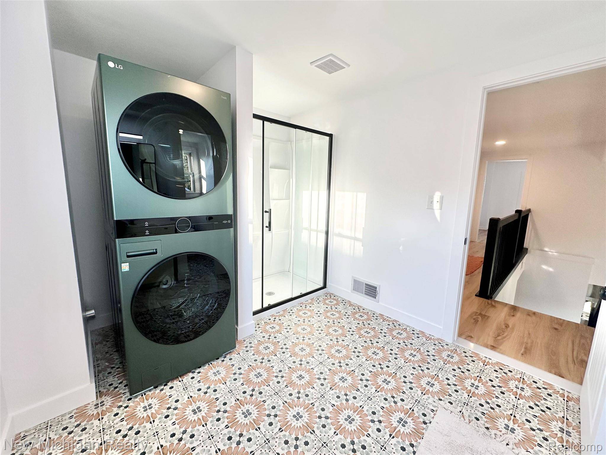 Fenton, MI 48430,2050 Pine ST