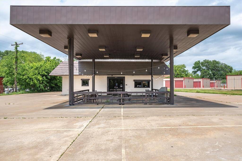 Palestine, TX 75801,1907 W Oak Street