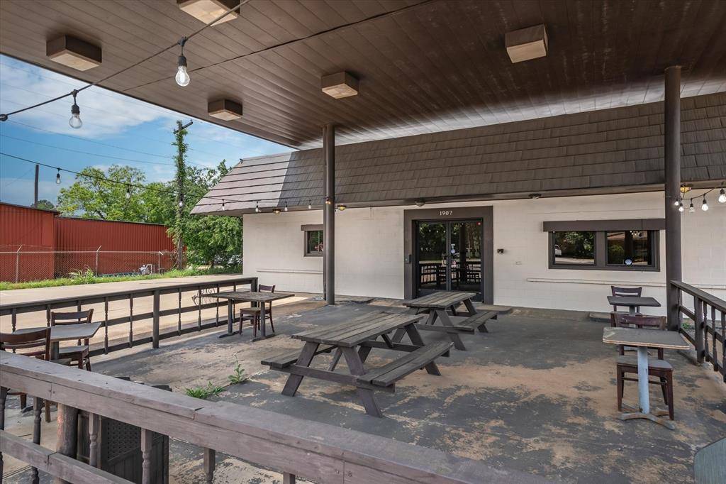 Palestine, TX 75801,1907 W Oak Street