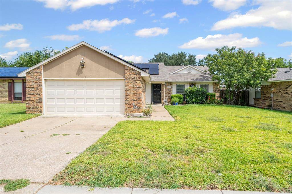 2121 Newbury Drive, Arlington, TX 76014