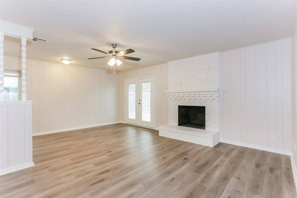 Desoto, TX 75115,328 Bennett Circle