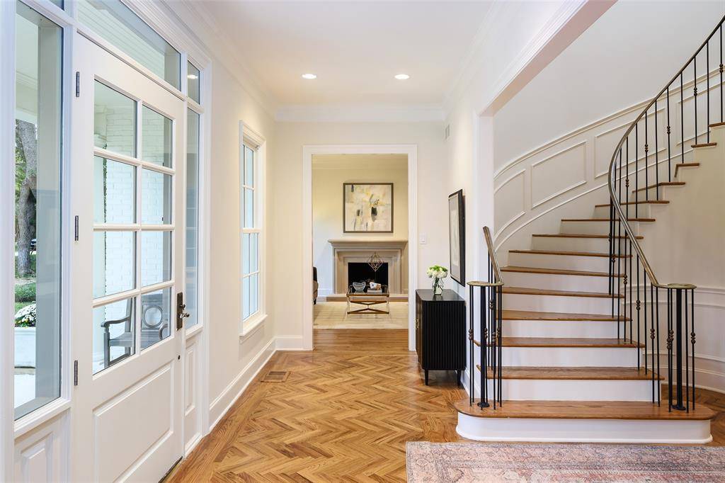 Dallas, TX 75209,5243 Farquhar Lane