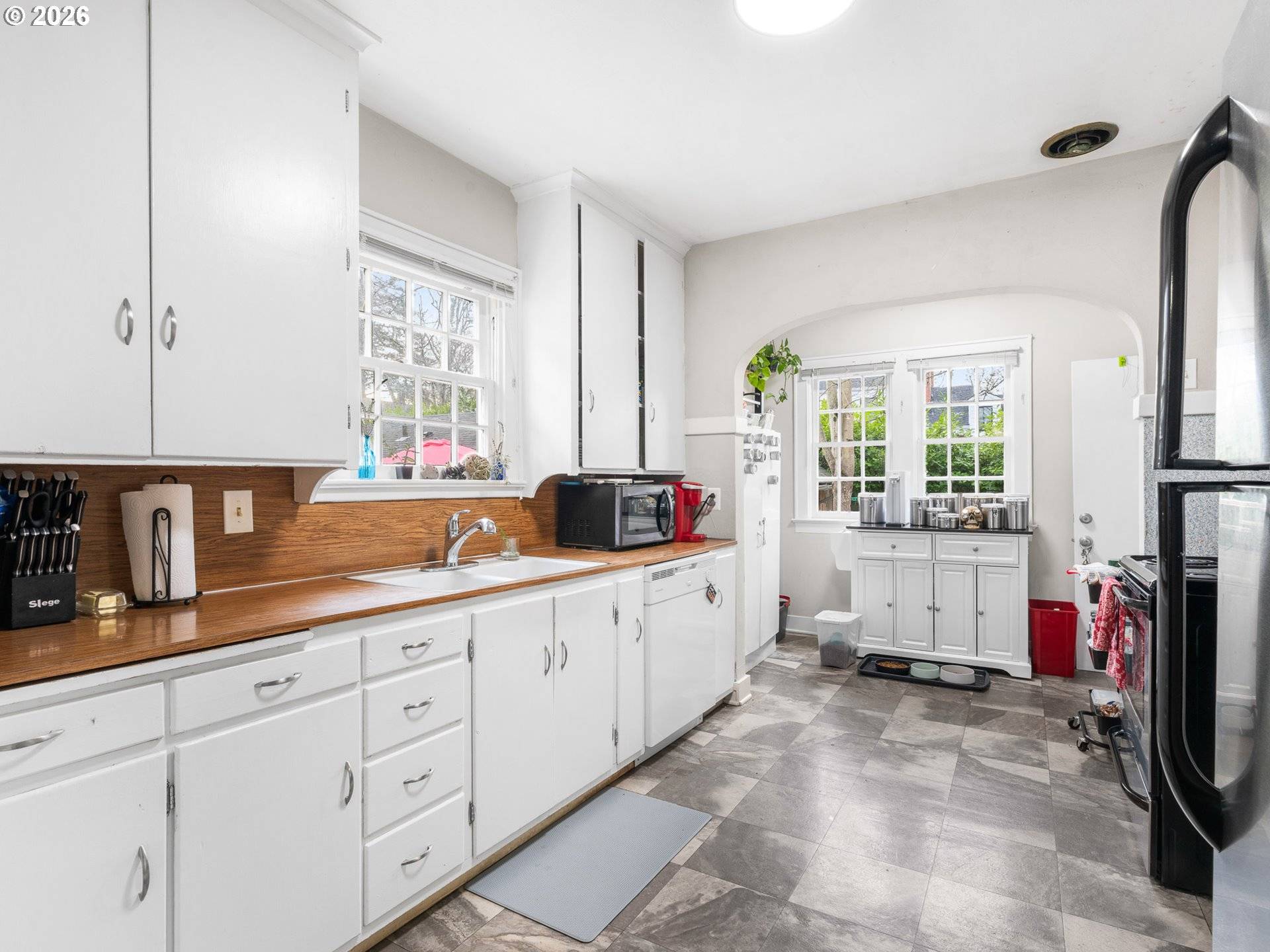 Salem, OR 97301,1564 CENTER ST NE