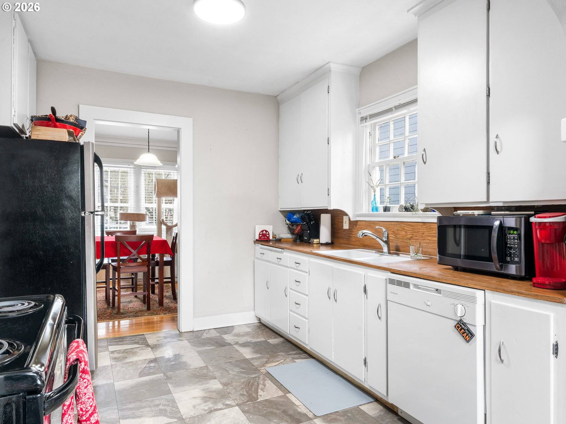 Salem, OR 97301,1564 CENTER ST NE