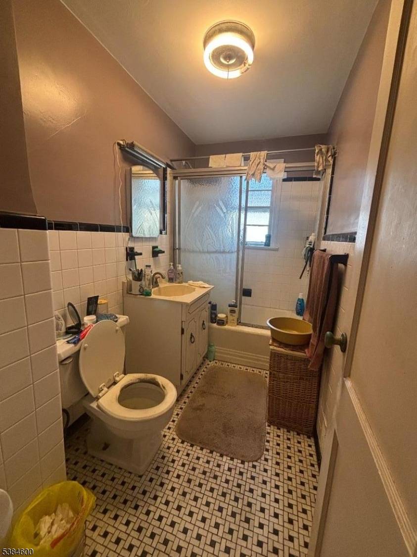 Jersey City, NJ 07305,8 Albert Pl