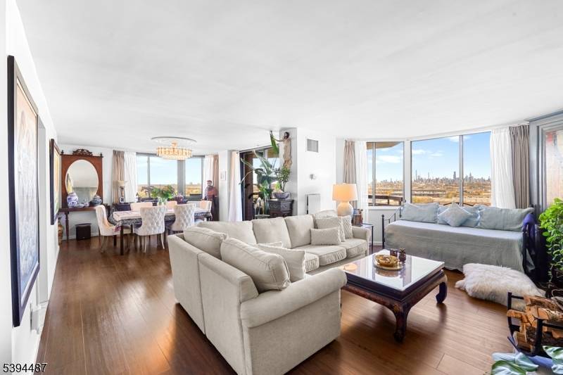 Secaucus Town, NJ 07094,2005 Harmon Cove Tower