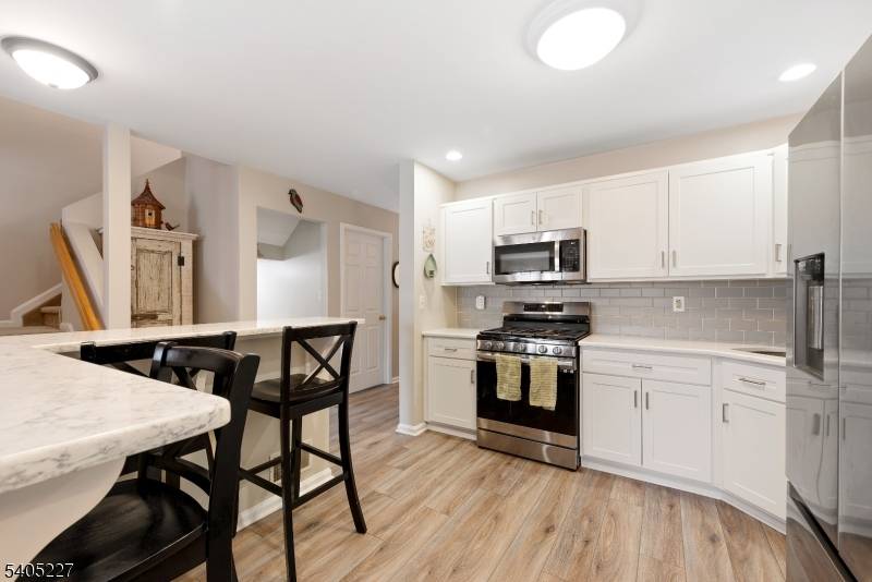 Mount Arlington Boro, NJ 07856,30 Hickory Way