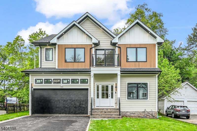 Livingston Twp., NJ 07039,7 Royal Ave