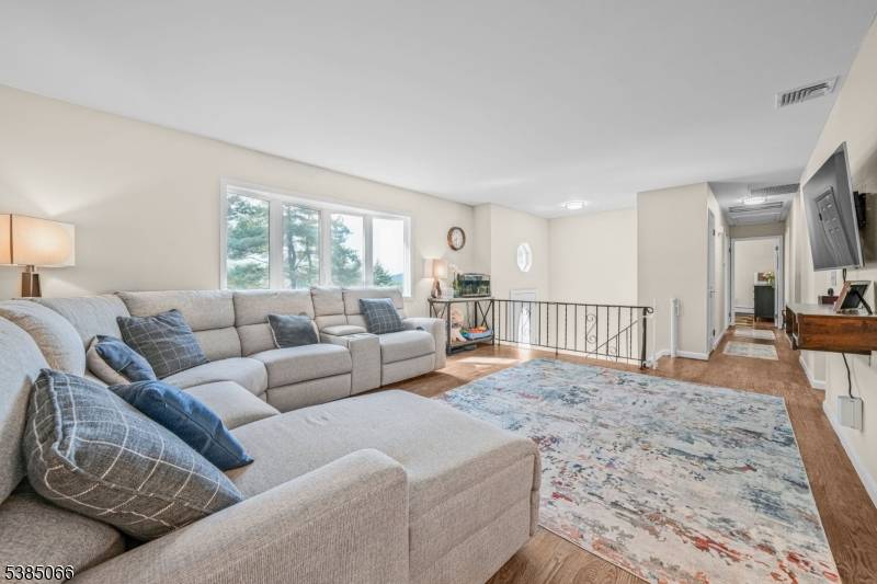 Ringwood Boro, NJ 07456,18 Juniper Ter