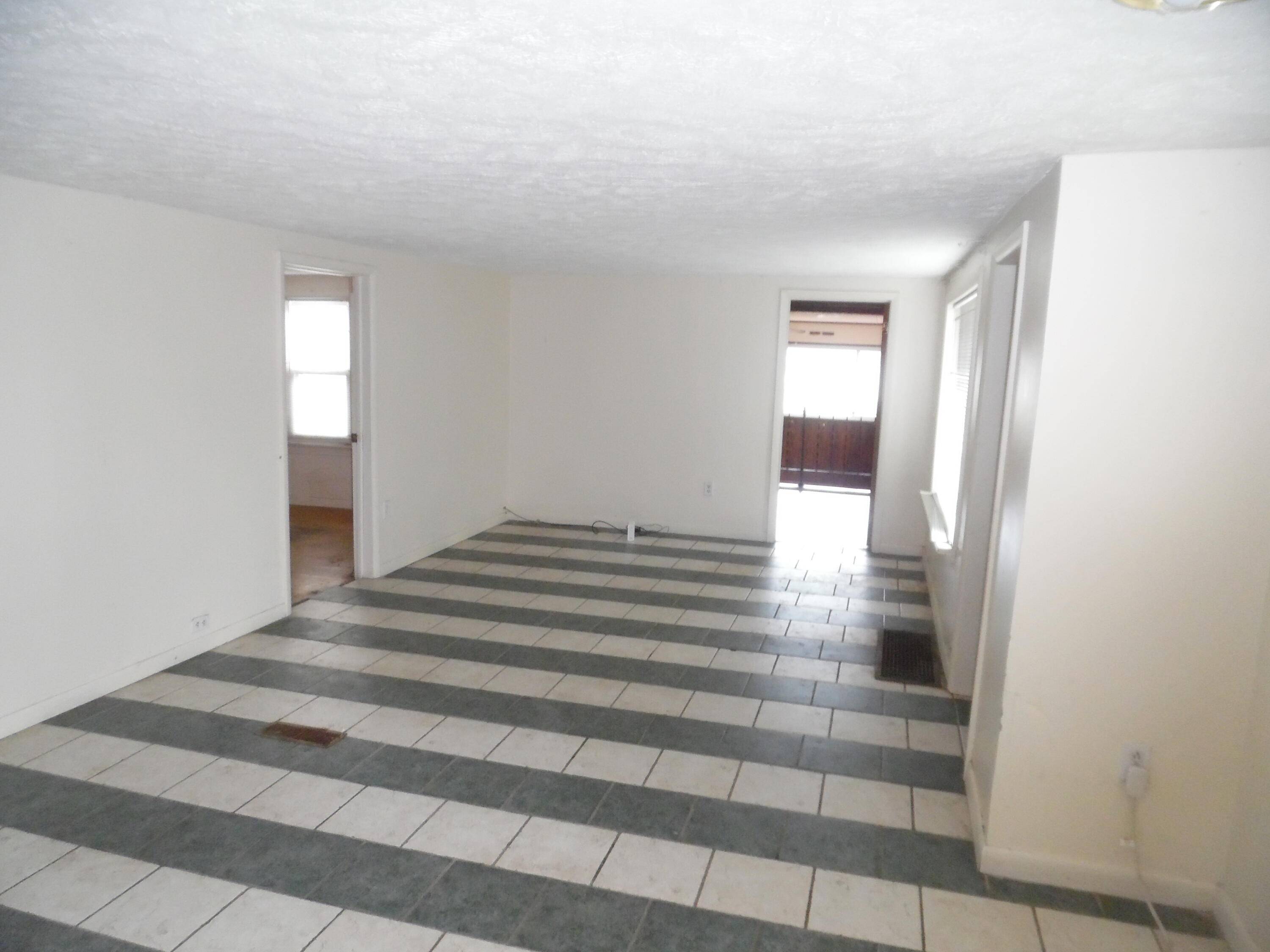 Jackson, MI 49202,1802 W Argyle ST