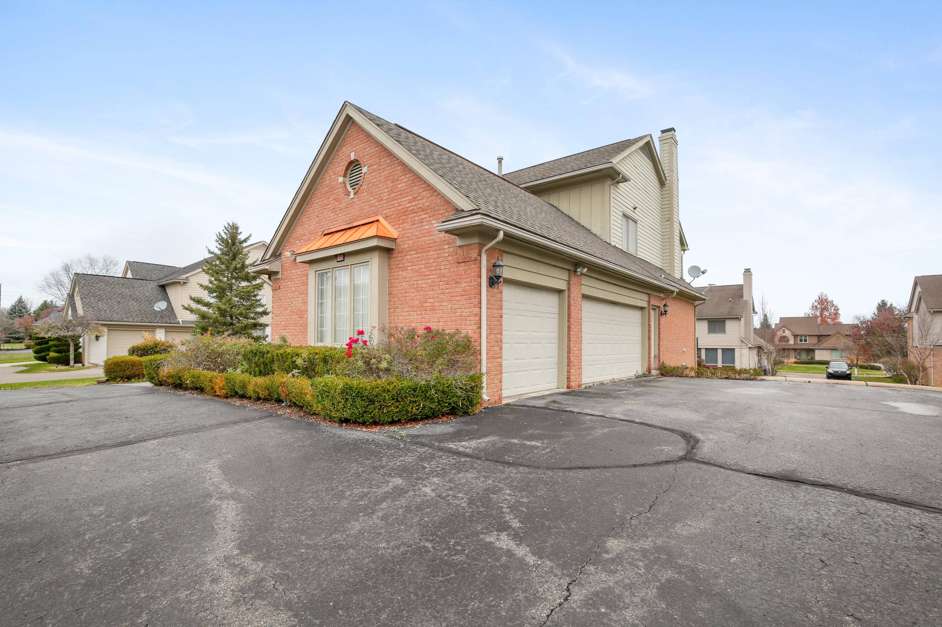 West Bloomfield, MI 48322,6569 Whispering Woods DR