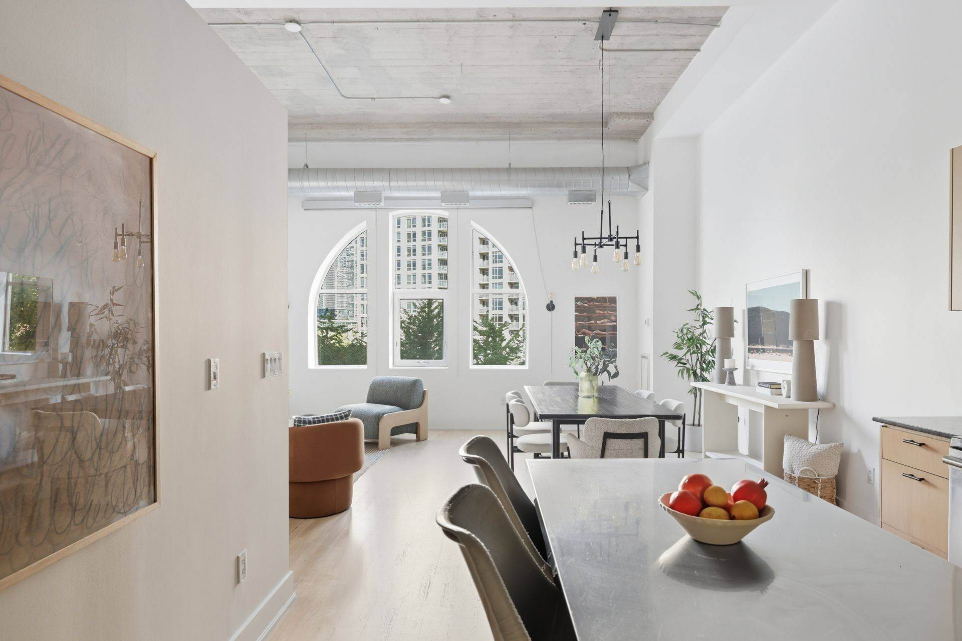 Toronto C01, ON M5V 3J6,637 Lakeshore BLVD W #215