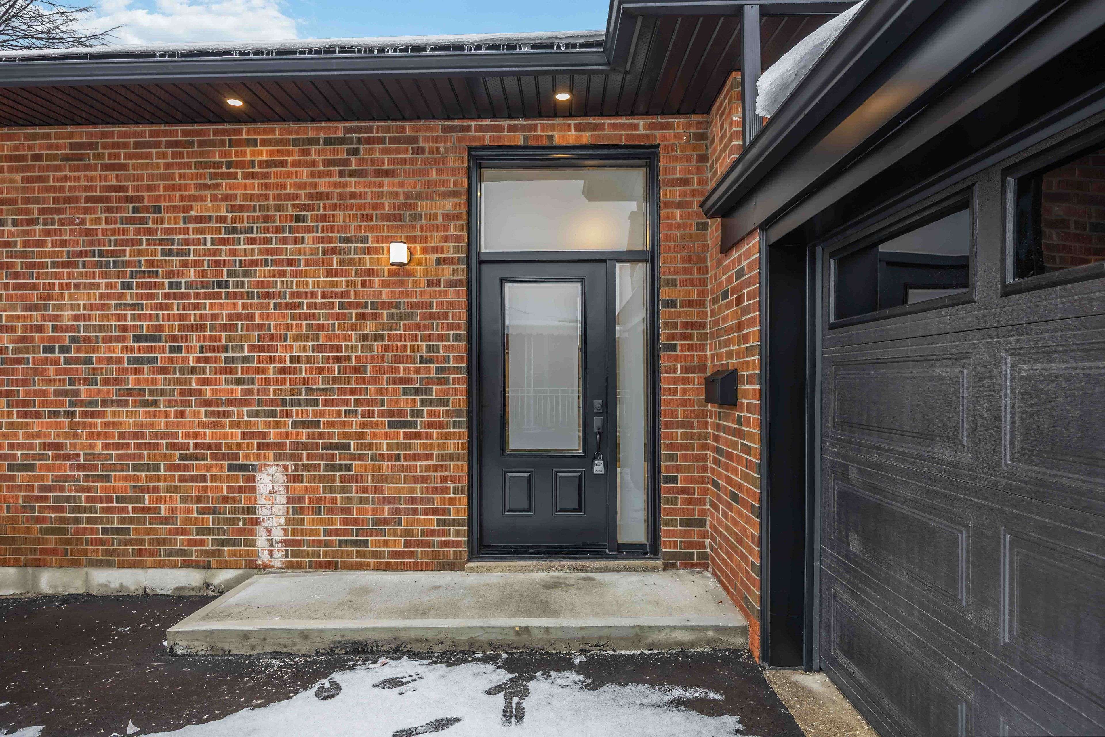 Toronto E09, ON M1P 3Y5,131 Applefield DR