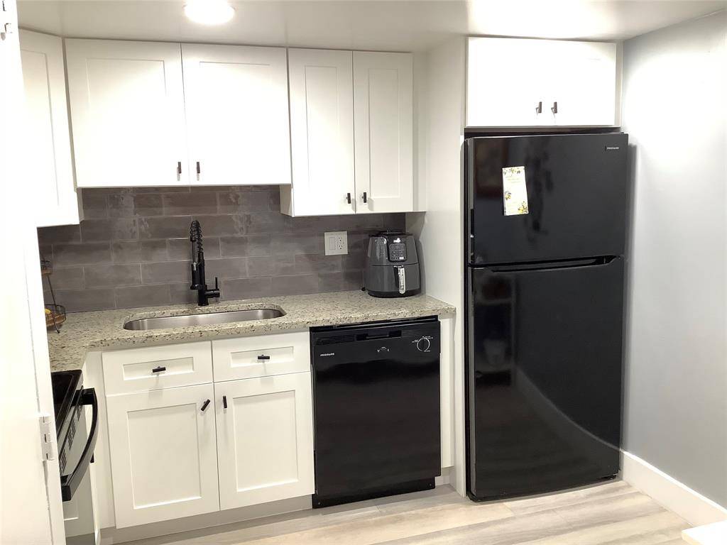 Lauderhill, FL 33319,4174 Inverrary Dr #203