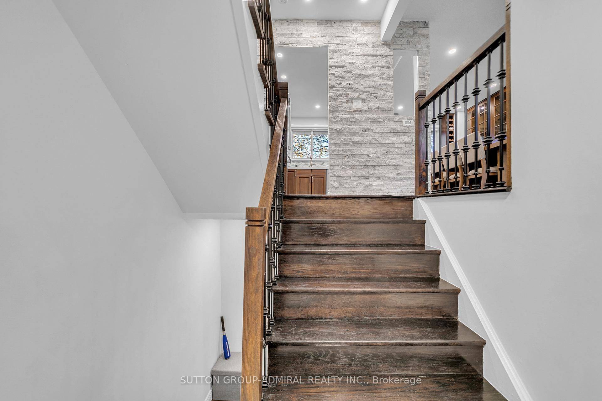 Markham, ON L3T 3Z8,40 Stately WAY