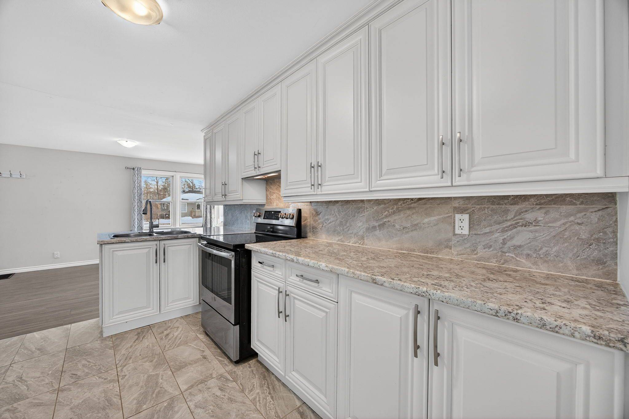 Barrie, ON L4M 3N3,8 Newton ST