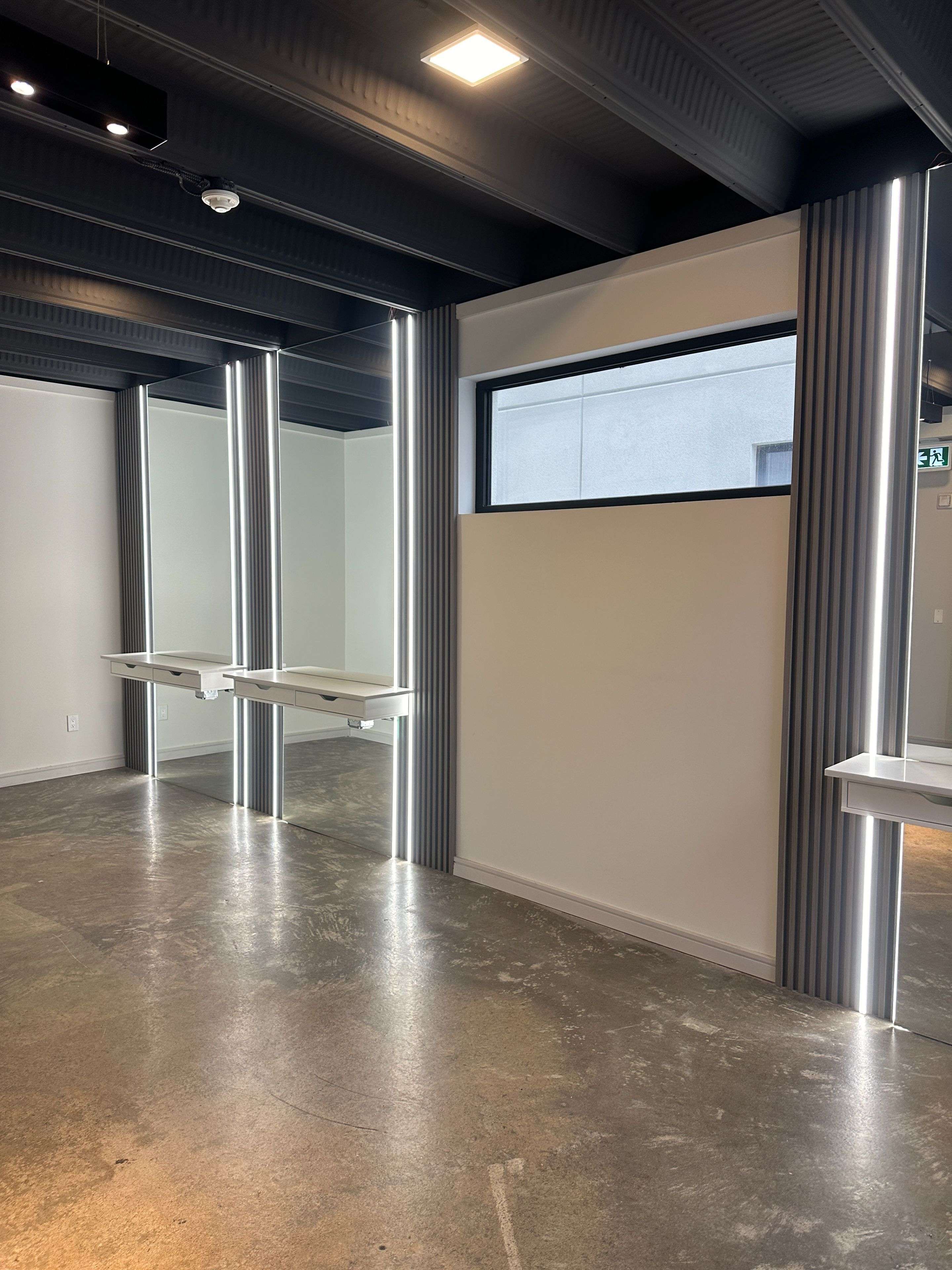 Toronto W06, ON M8W 3C3,155 Thirtieth ST #400