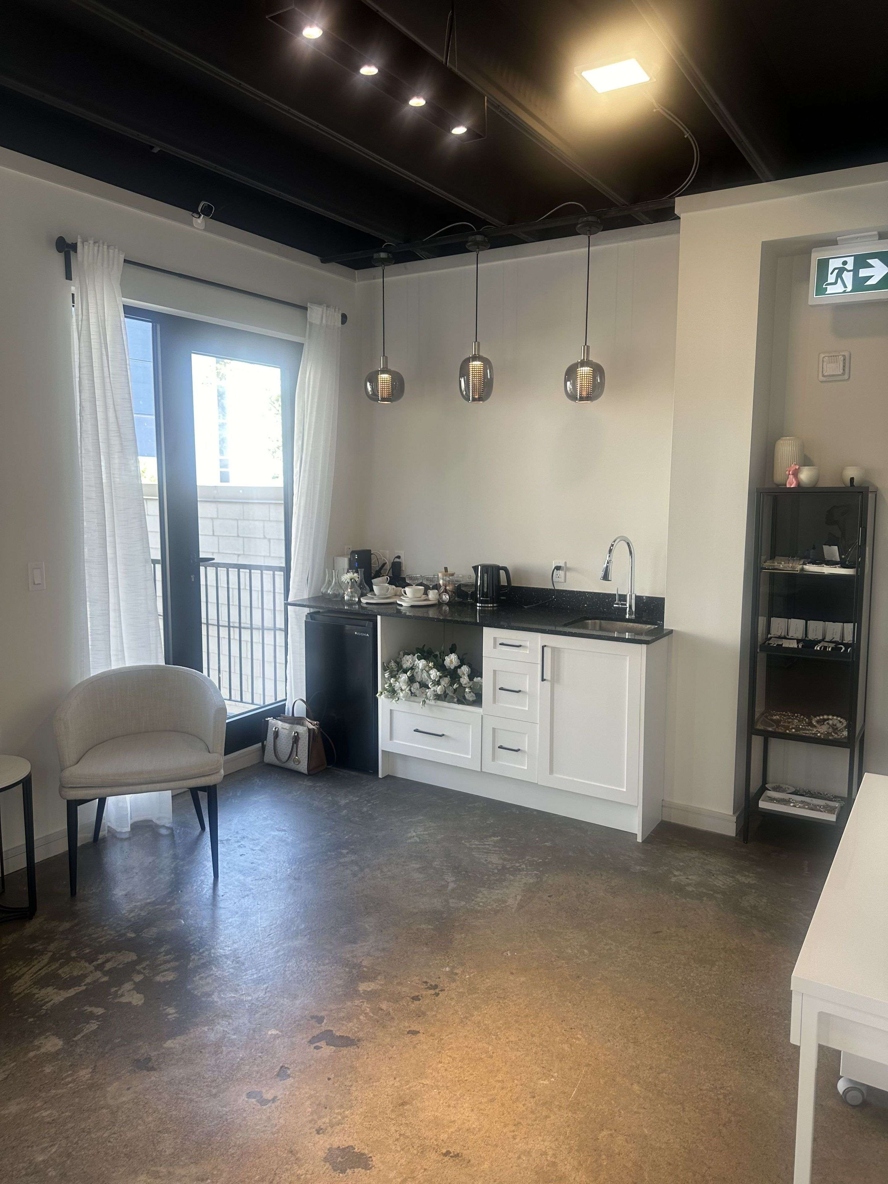 Toronto W06, ON M8W 3C3,155 Thirtieth ST #400