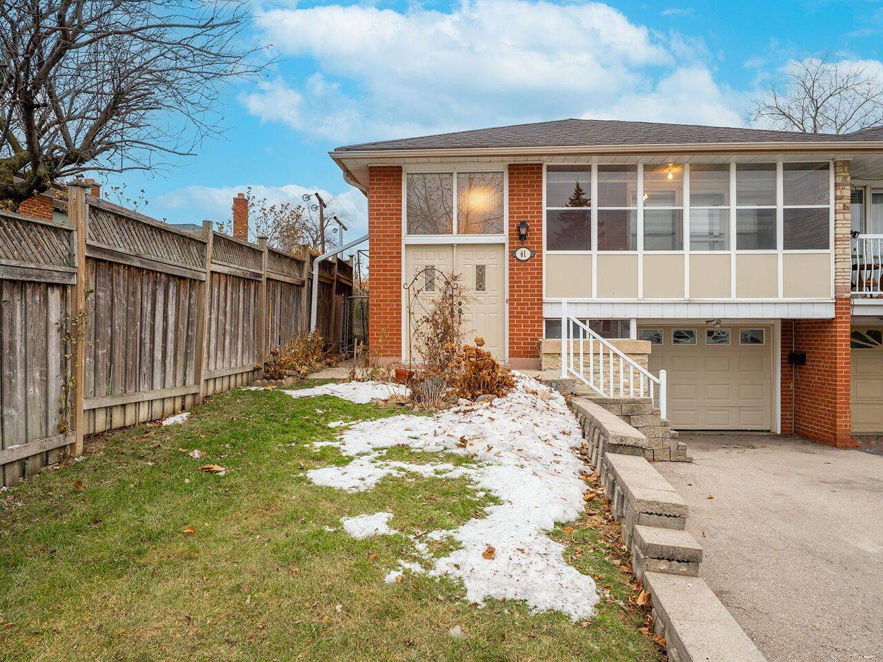 Toronto W05, ON M9M 1L1,61 Rockbank CRES