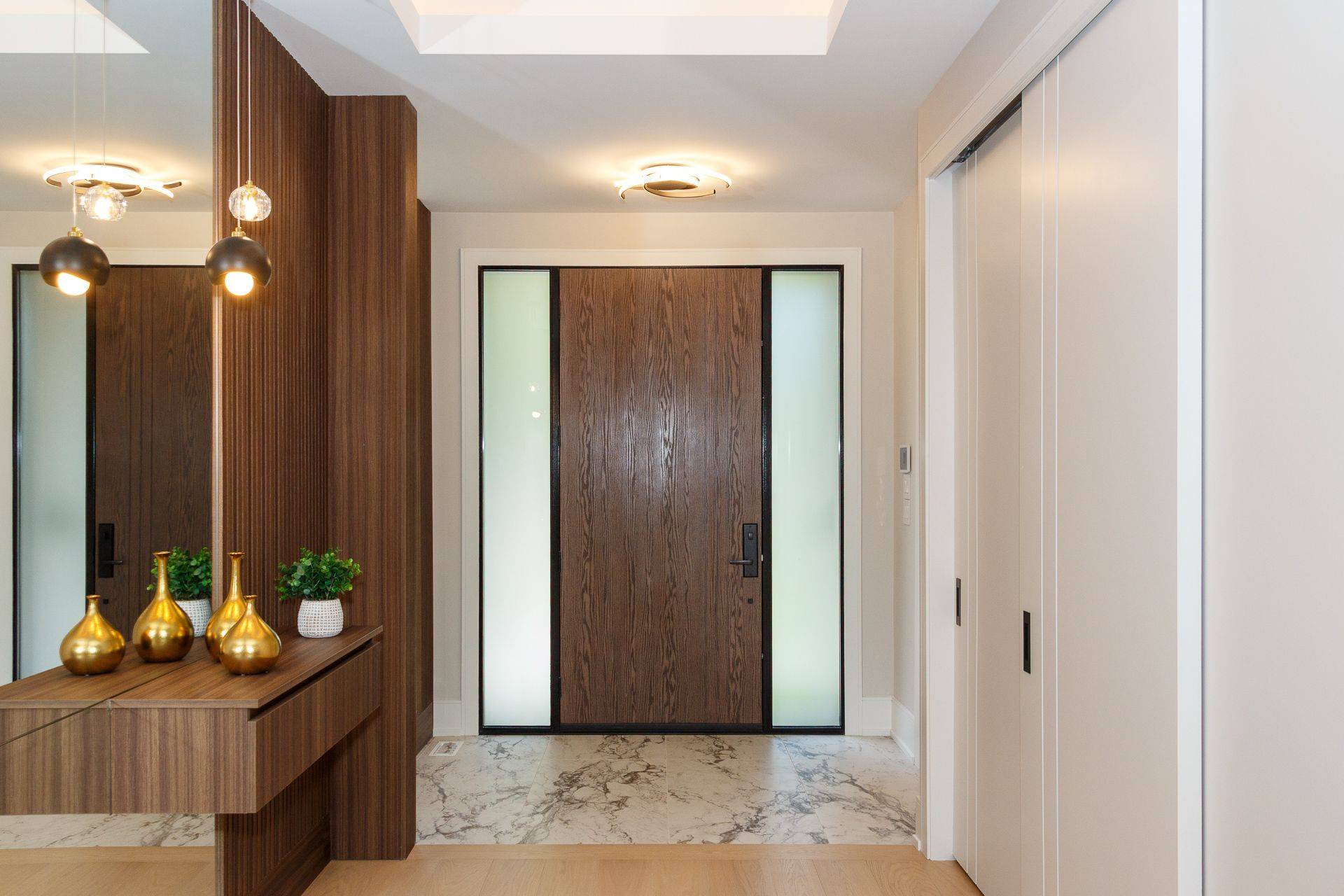 Mississauga, ON L5G 4C8,1526 Garnet AVE