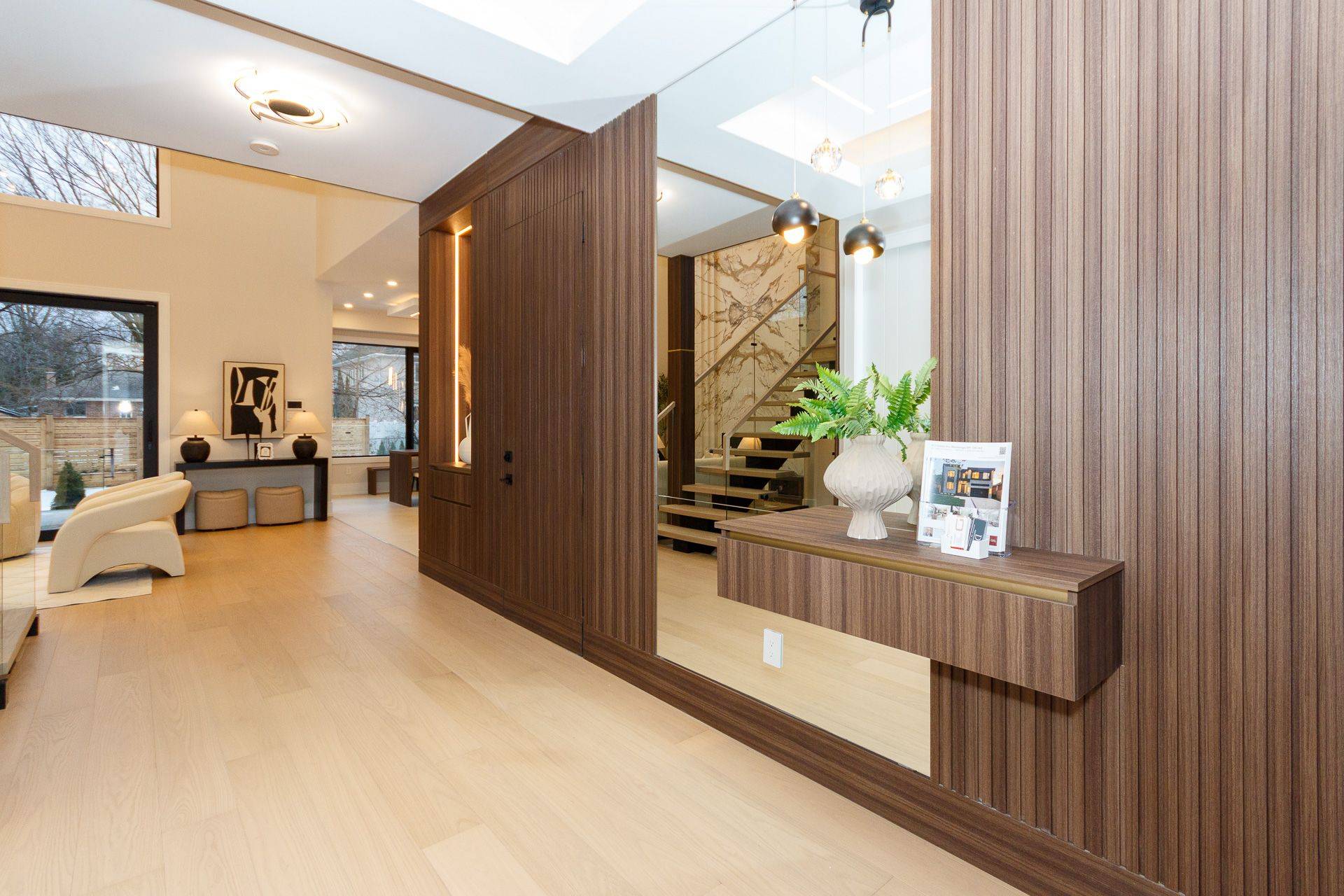 Mississauga, ON L5G 4C8,1526 Garnet AVE