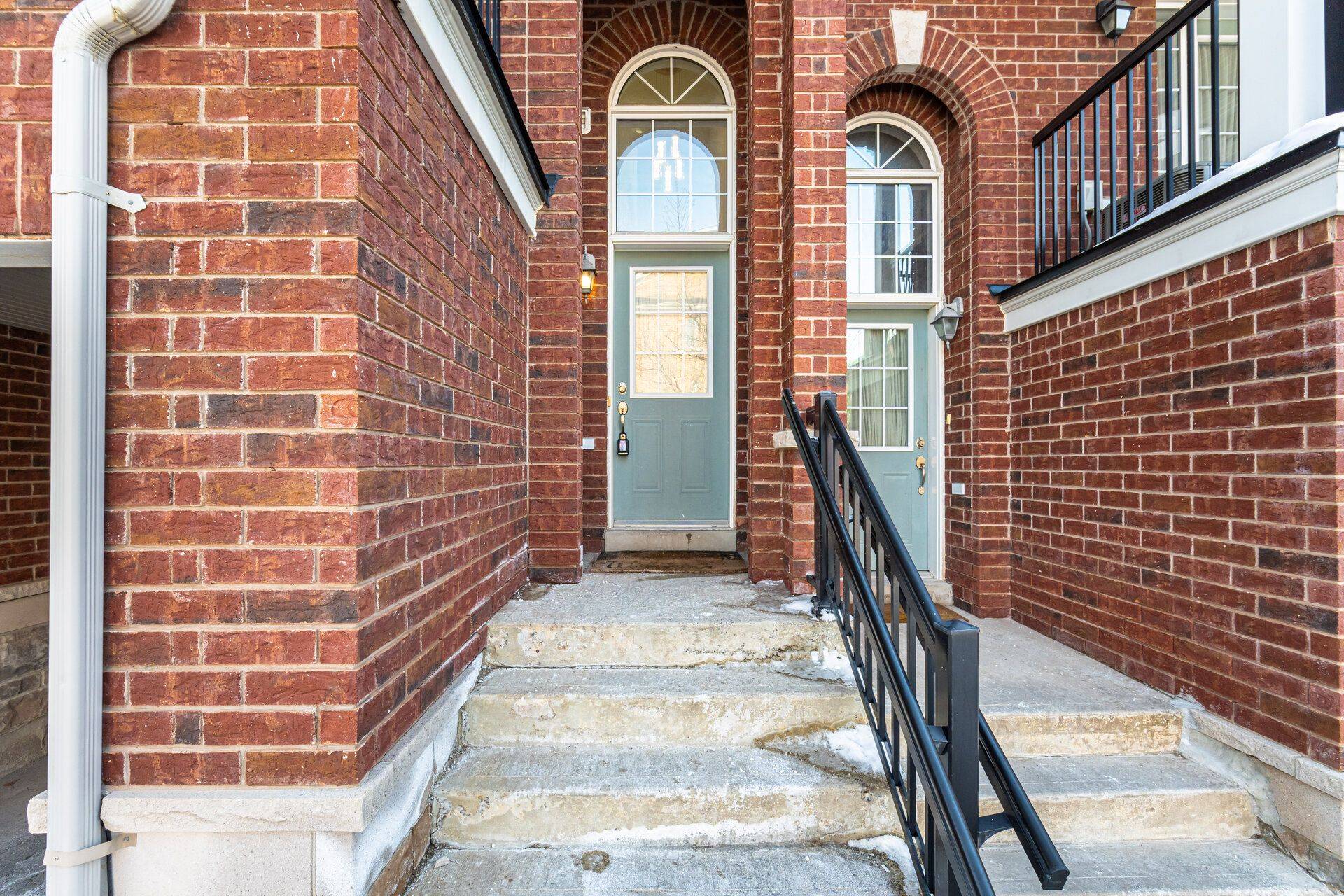 Mississauga, ON L5N 0C5,7186 Triumph LN