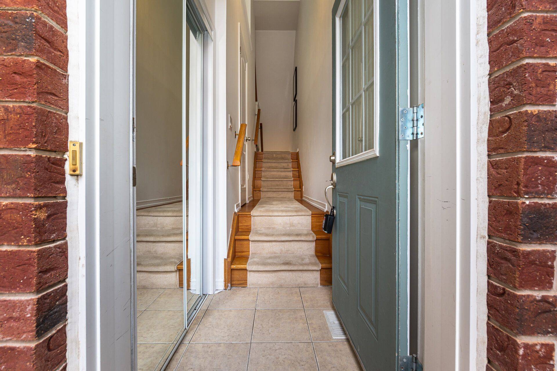 Mississauga, ON L5N 0C5,7186 Triumph LN