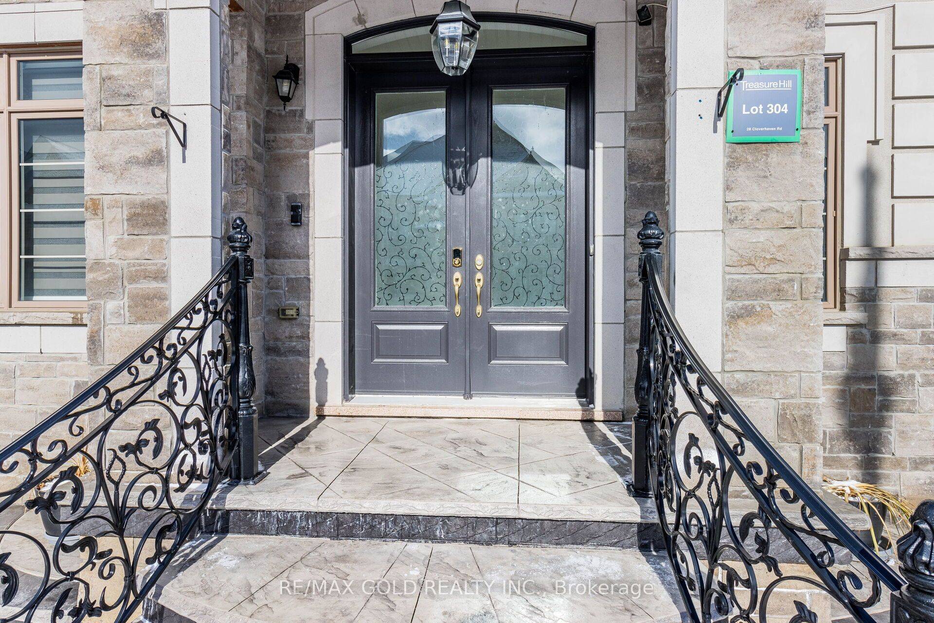 Brampton, ON L6P 4E4,28 Cloverhaven RD