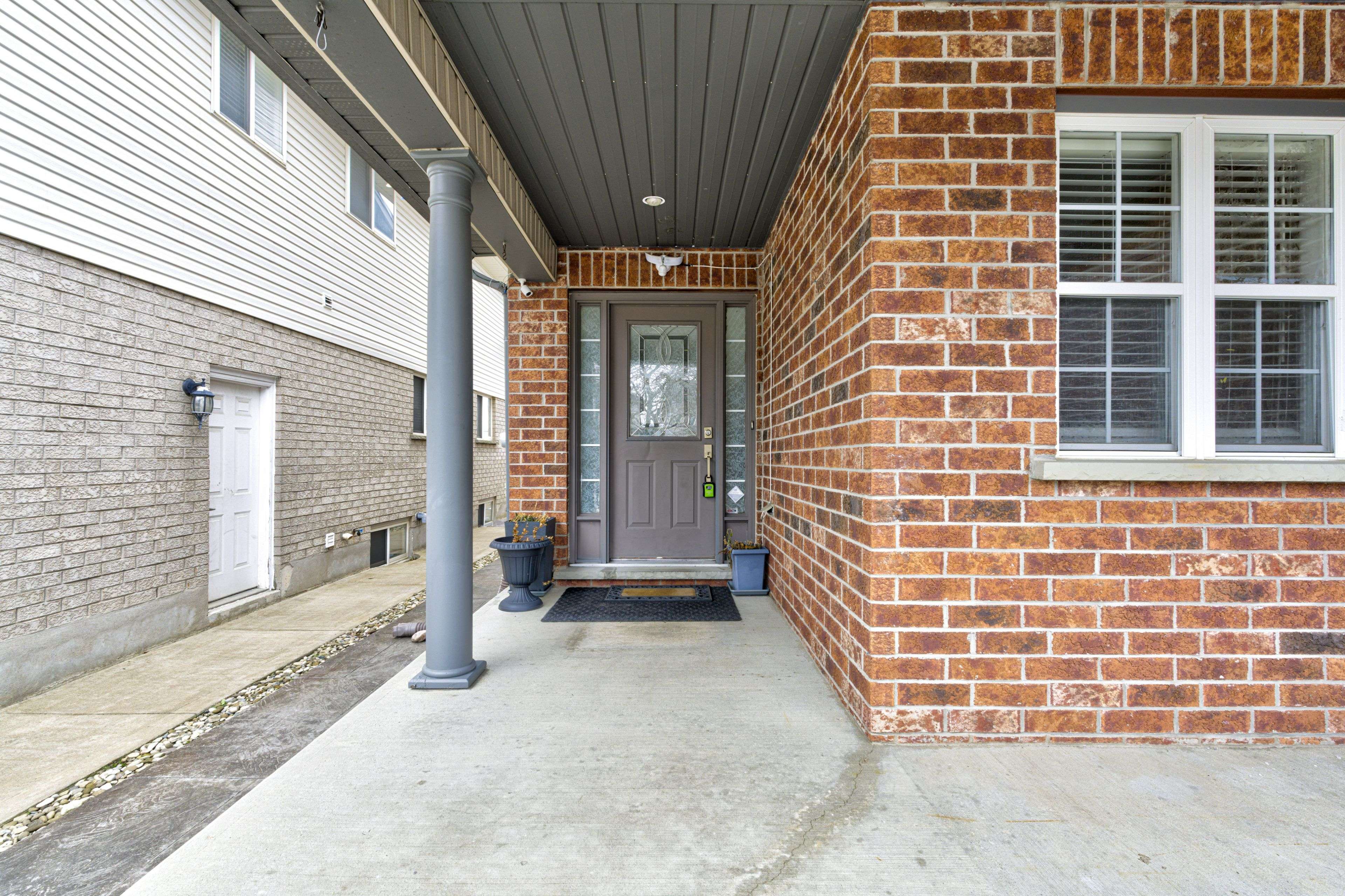 Cambridge, ON N1T 2B4,63 Green Bank DR