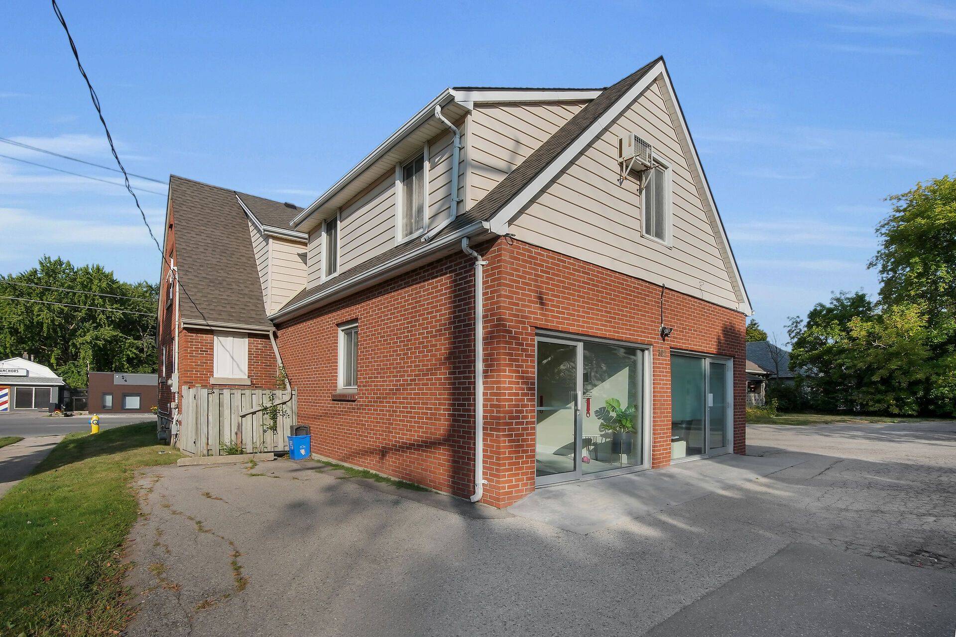 London South, ON N6C 4N9,302 Wellington RD