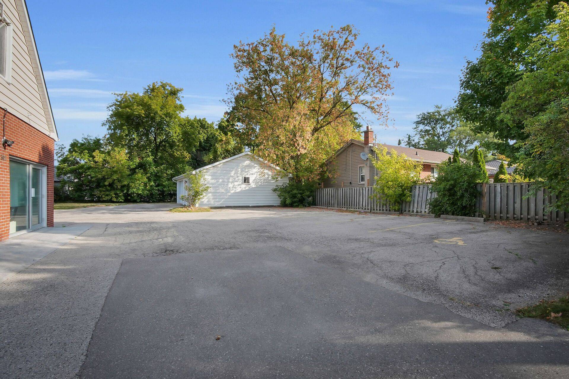 London South, ON N6C 4N9,302 Wellington RD