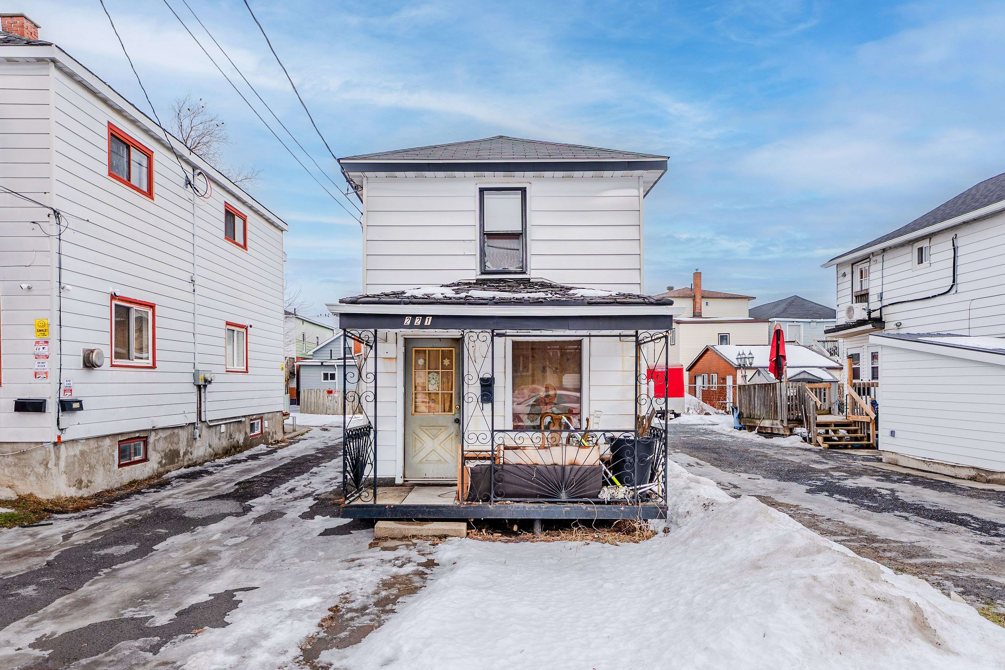 Cornwall, ON K6H 4X5,221 Carleton ST