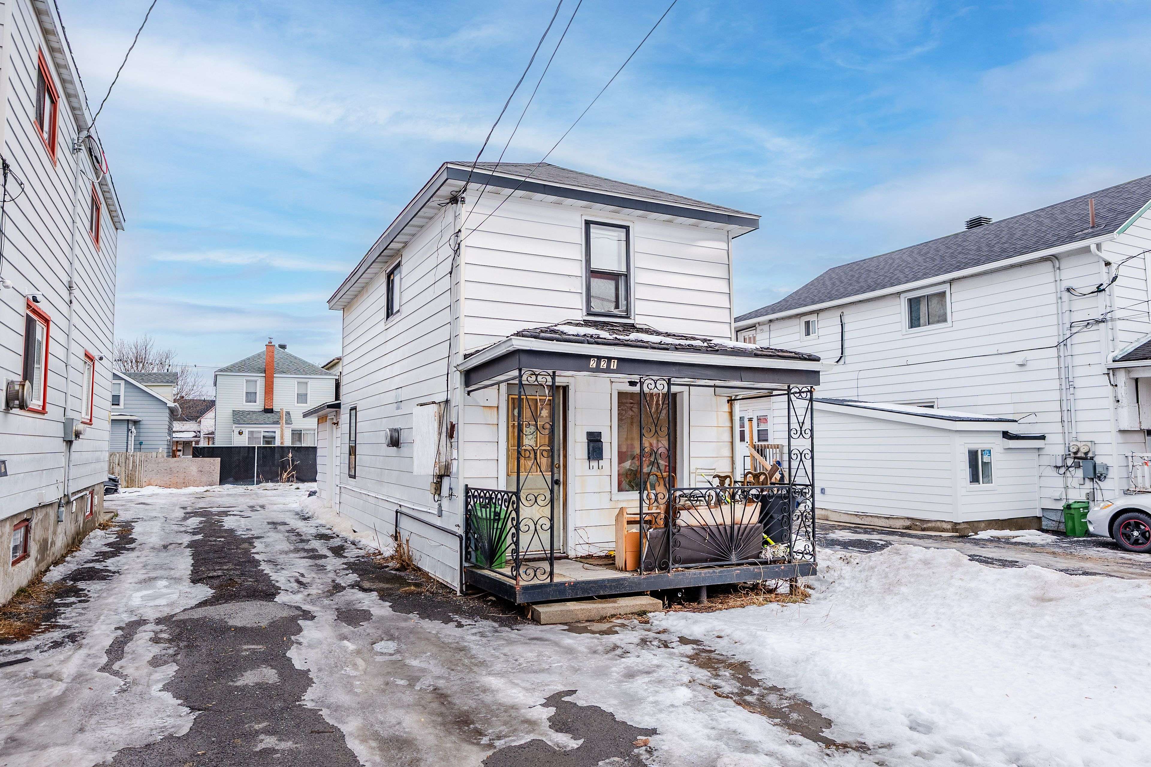 Cornwall, ON K6H 4X5,221 Carleton ST