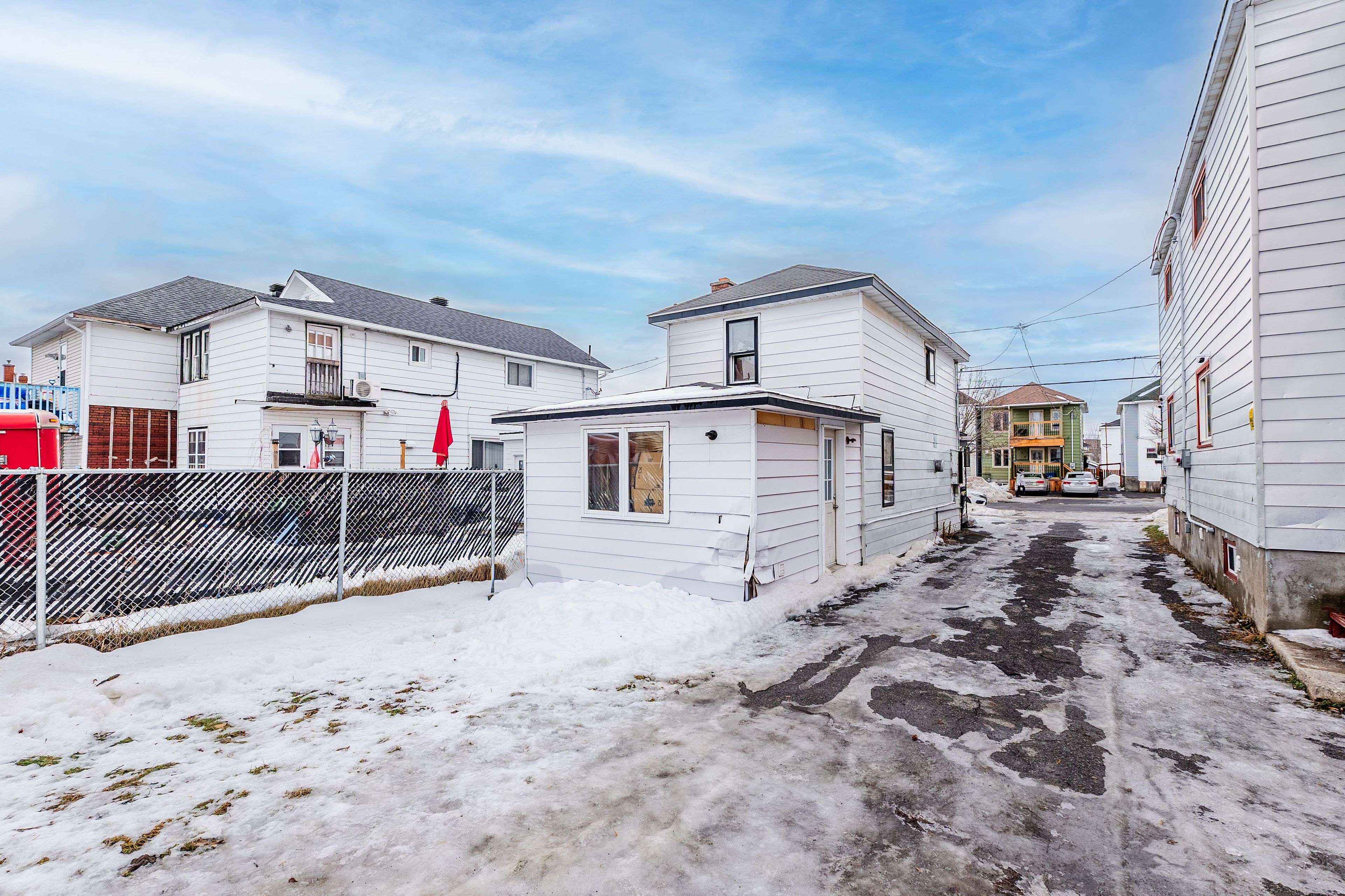 Cornwall, ON K6H 4X5,221 Carleton ST