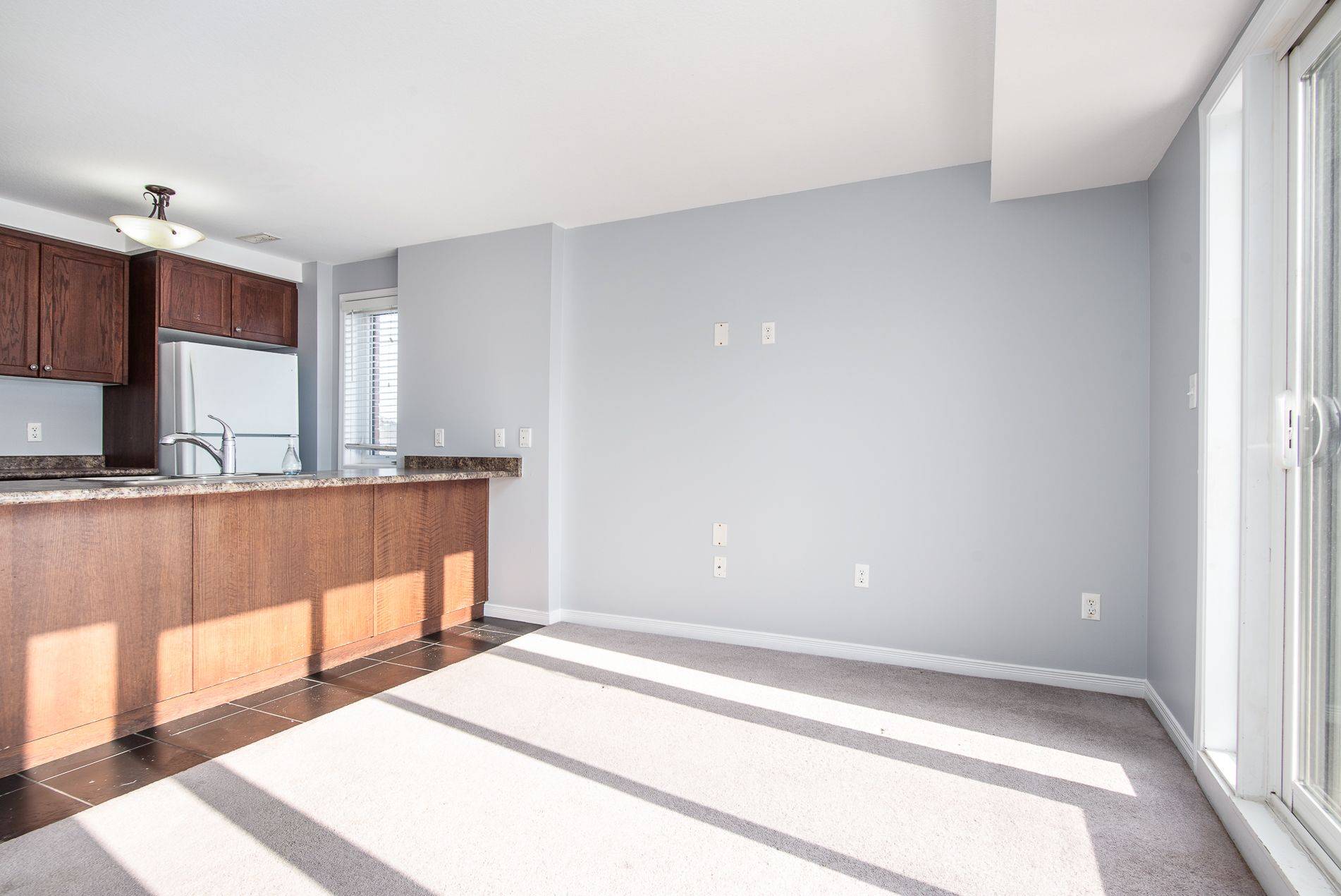 Kitchener, ON N2R 0E1,234 Rachel CRES #E