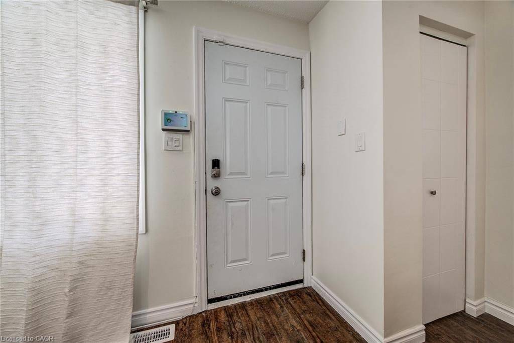 Kitchener, ON N2A 2L7,164 JANSEN AVE #15