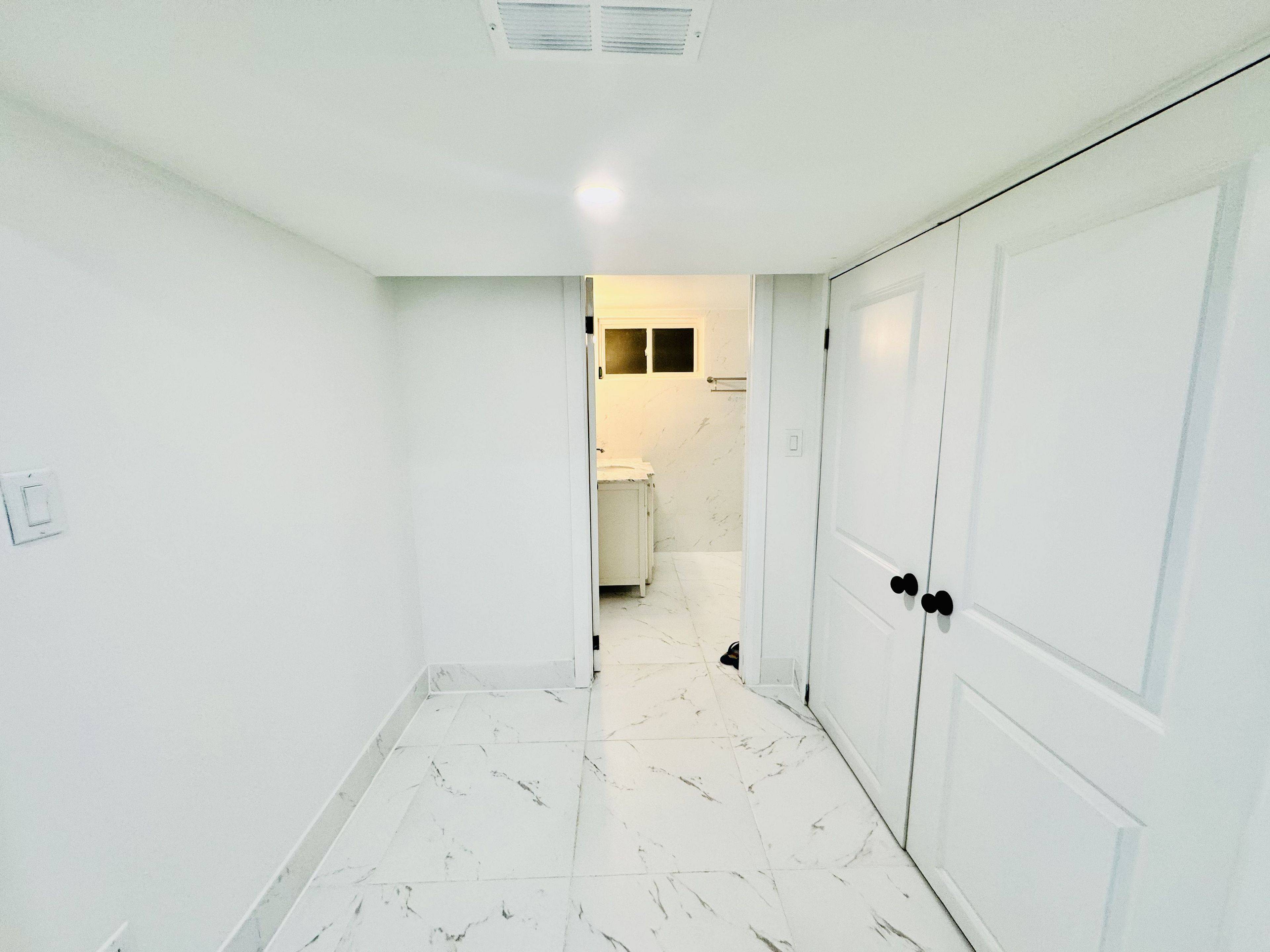 Hamilton, ON L9C 5G5,285 West 31 ST #Lower / Basement