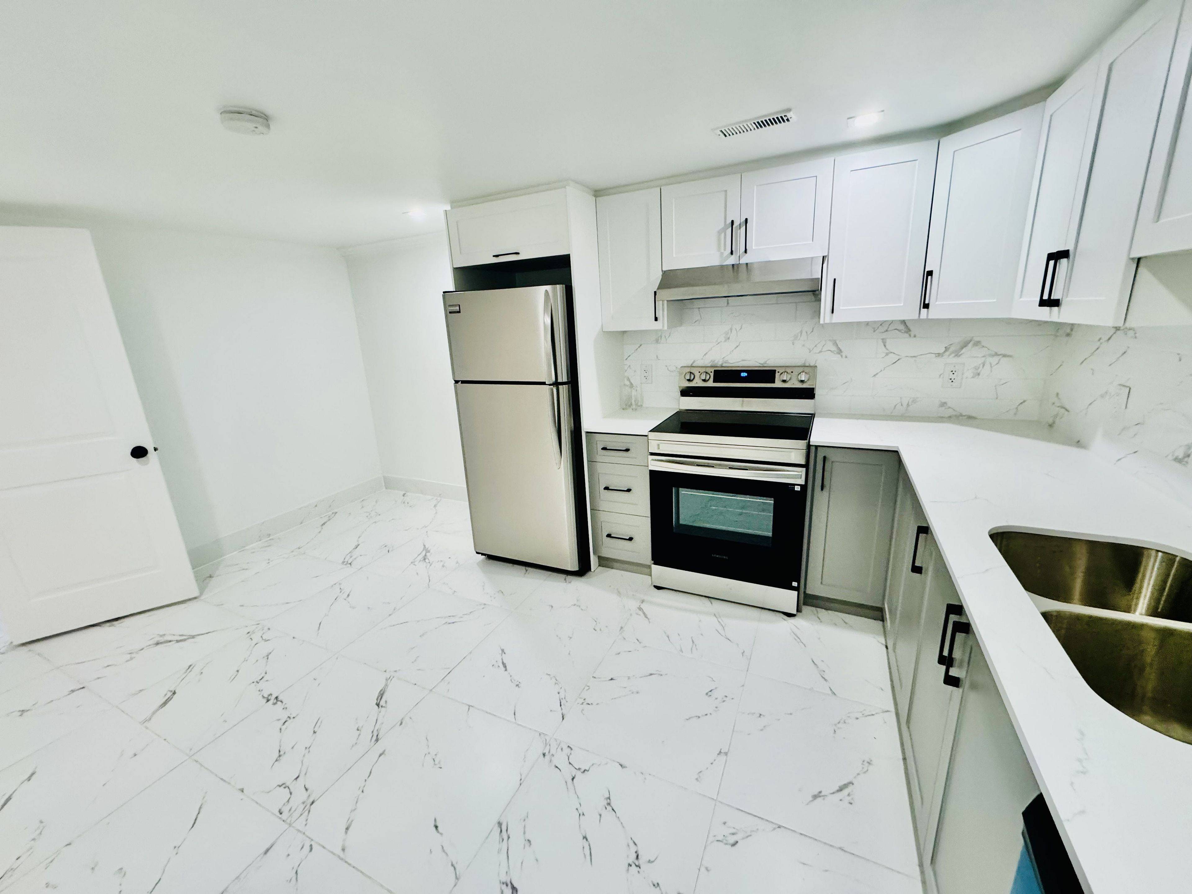 Hamilton, ON L9C 5G5,285 West 31 ST #Lower / Basement