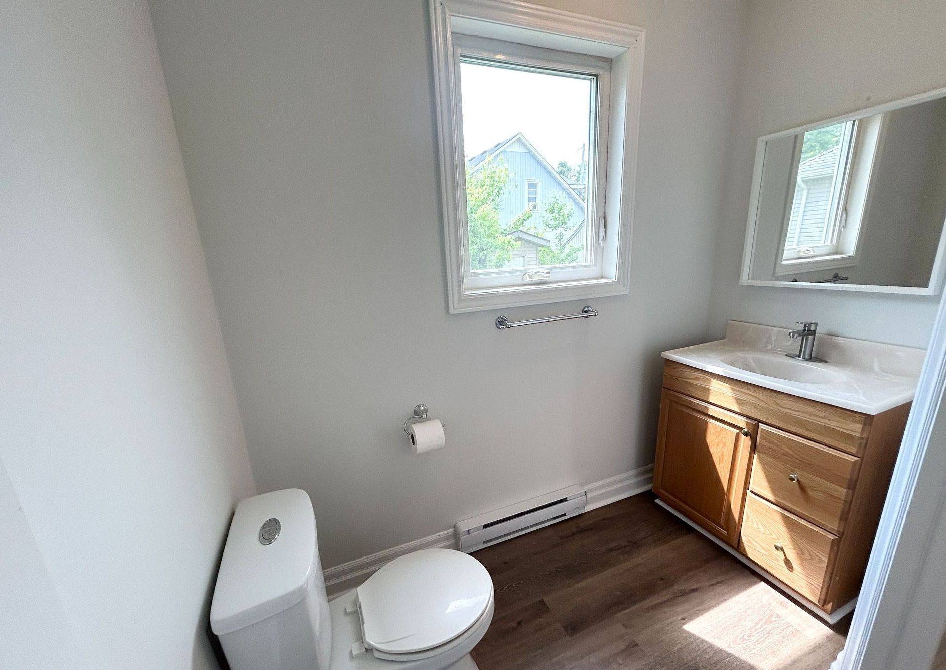 Welland, ON L3B 1T4,431 Mcalpine AVE N #1